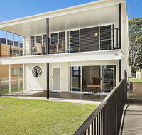 Waterfront Retreat with room for a boat - Welsby Pde Bongaree - New Castle Holiday