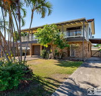Family Holiday Haven on Boronia 100m to Beach - New Castle Holiday