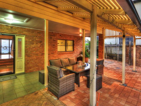 Belle Vue Beach House By Discover Stradbroke - New Castle Holiday 27