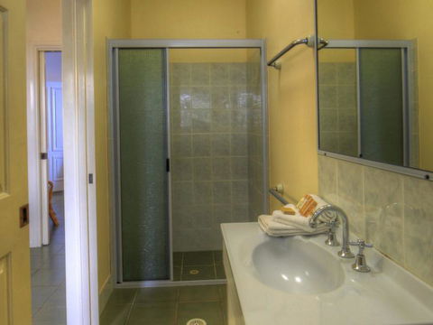 Belle Vue Beach House By Discover Stradbroke - New Castle Holiday 18