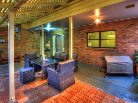 Belle Vue Beach House By Discover Stradbroke - New Castle Holiday 7