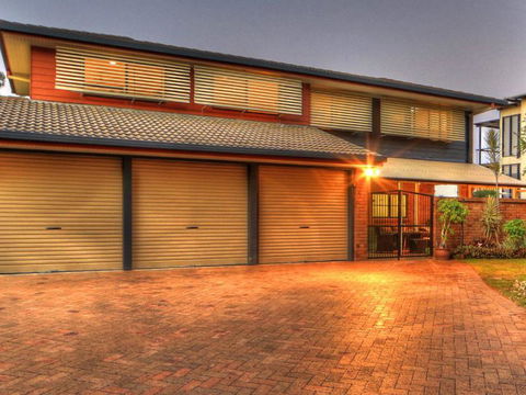 Belle Vue Beach House By Discover Stradbroke - New Castle Holiday 2