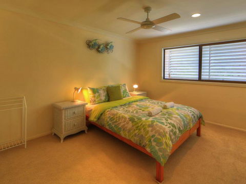 Belle Vue Beach House By Discover Stradbroke - New Castle Holiday 10
