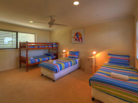 Belle Vue Beach House By Discover Stradbroke - New Castle Holiday 25