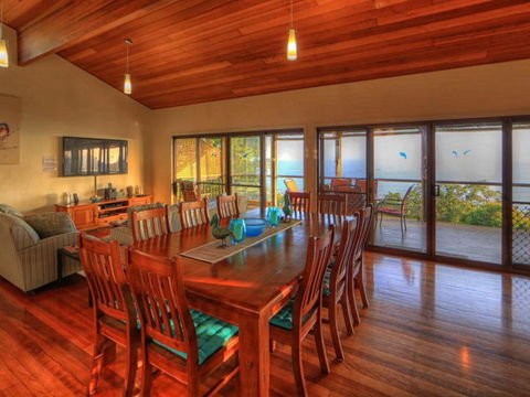 Belle Vue Beach House By Discover Stradbroke - New Castle Holiday 17