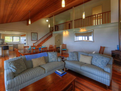 Belle Vue Beach House By Discover Stradbroke - New Castle Holiday 3