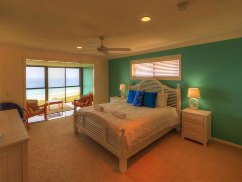 Belle Vue Beach House By Discover Stradbroke - New Castle Holiday 8