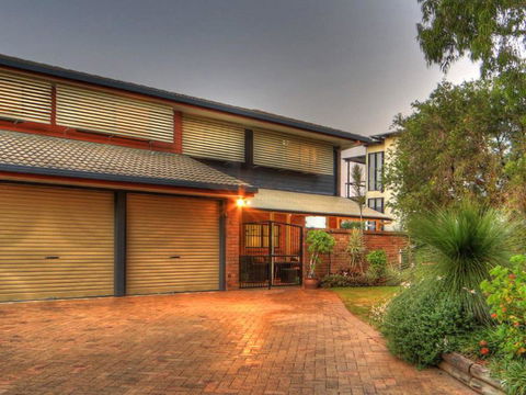 Belle Vue Beach House By Discover Stradbroke - New Castle Holiday 12