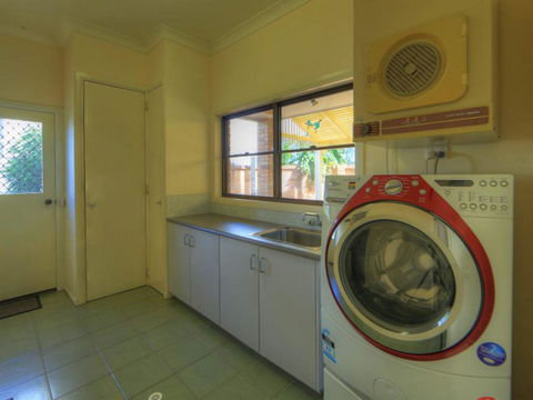 Belle Vue Beach House By Discover Stradbroke - New Castle Holiday 20