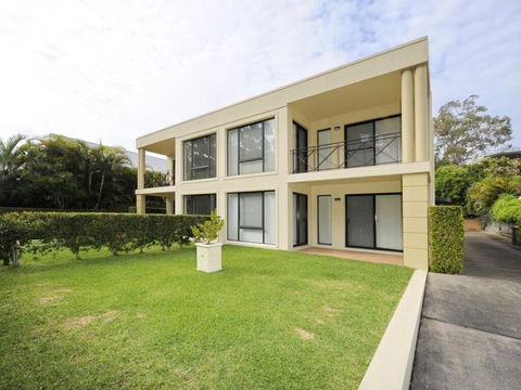 'Bagnall Views' 2/161 Government Rd - Stylish & Modern Duplex Across The Road To The Waters Edge - New Castle Holiday 0
