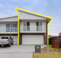 'Birubi Breezes' 2/7 Fitzroy St - Large Duplex with Air Conditioning WIFI  only 5 minute walk to the beach - New Castle Holiday