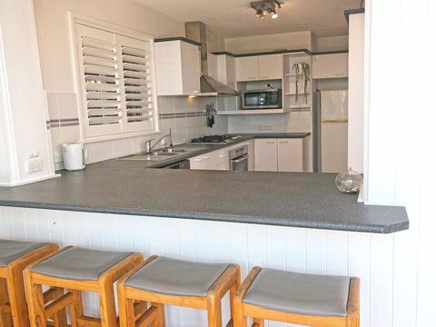 'Mooring One Downstairs', 23 Shoal Bay Rd - Fantastic Ground Floor Duplex With Views, WIFI And Air Conditioning - New Castle Holiday 2