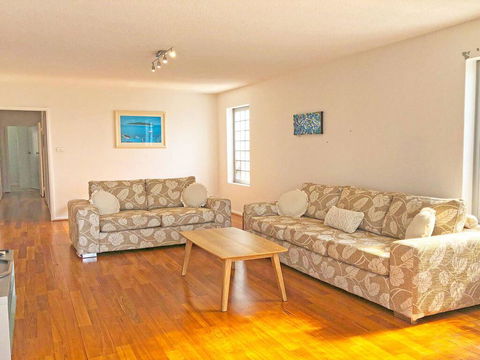 'Mooring One Downstairs', 23 Shoal Bay Rd - Fantastic Ground Floor Duplex With Views, WIFI And Air Conditioning - New Castle Holiday 1