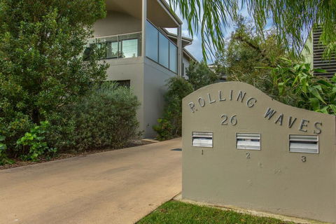'Rolling Waves 2' On Ocean Drive - New Castle Holiday 0