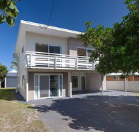 'SeaHaven' 2 Richardson Ave - Large home with Aircon Smart TV WIFI Netflix  Boat Parking - New Castle Holiday