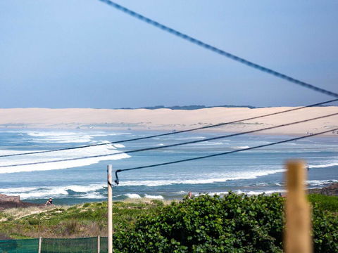 'Walk On Birubi', 1/40 Ocean Ave - Pet Friendly, WIFI, Boat Parking & Water Views - New Castle Holiday 0