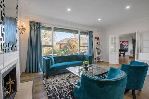 , , , Alice Wonderland, , ,  In 4 Beds House - New Castle Holiday 0