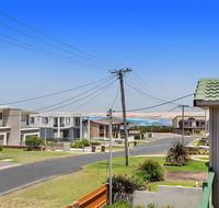 1/32 Ocean Avenue - three bedrooms three bathrooms air con boat parking  water views - New Castle Holiday