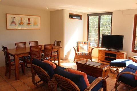 1/9 Marine Parade, Wategos Beach - Beachbound - New Castle Holiday 1