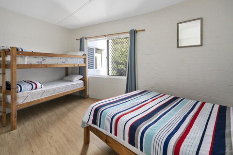 10 The Islander Resort - New Castle Holiday 1