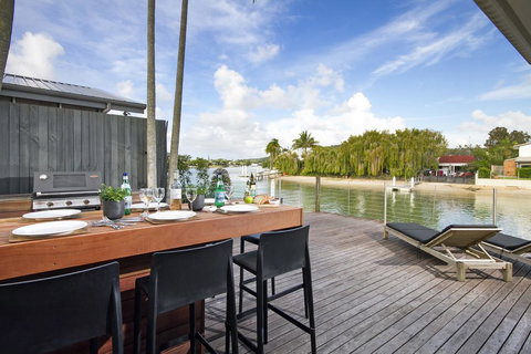 103 Noosa Parade - New Castle Holiday 1