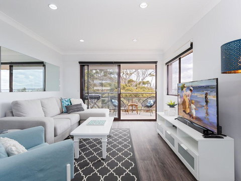 11 'Intrepid' , 3 Intrepid Close - Absolute Beachfront Bliss - New Castle Holiday 1