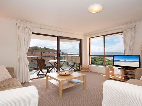 11 'Promenade' 8 Intrepid Close - Air Conditioned Unit With Beautiful Water Views - New Castle Holiday 3