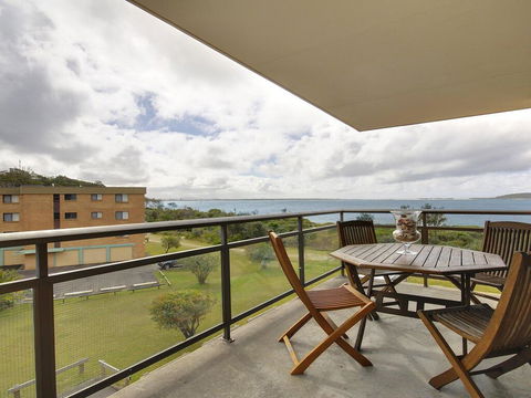 11 'Promenade' 8 Intrepid Close - Air Conditioned Unit With Beautiful Water Views - New Castle Holiday 0