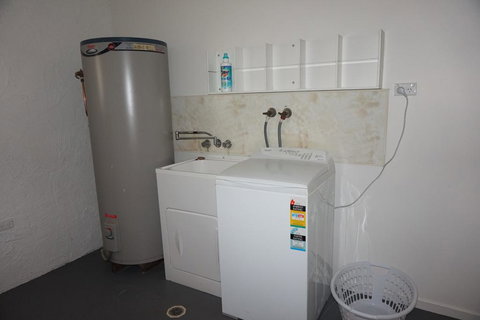 11 Bomburra Court - Rainbow Beach, Comfortable Beach House, Plenty Of Boat Parking - New Castle Holiday 2