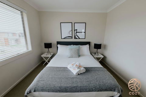 113, Balanchin Street Family Resort In Point Cook - New Castle Holiday 1