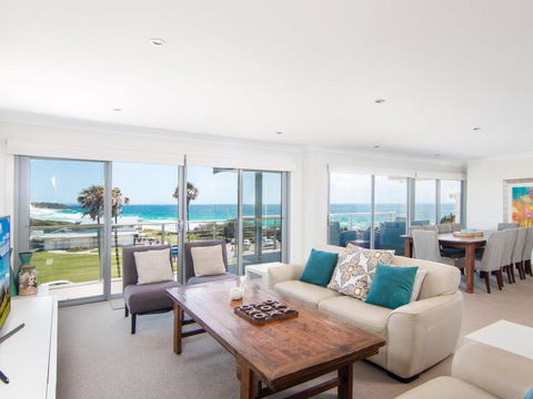 12 Cliff Road - New Castle Holiday 0