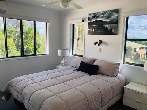 12 Cooloola Drive - Family Home, Close To Beach, Pet Friendly - New Castle Holiday 1