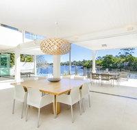12 Noosa Parade - New Castle Holiday