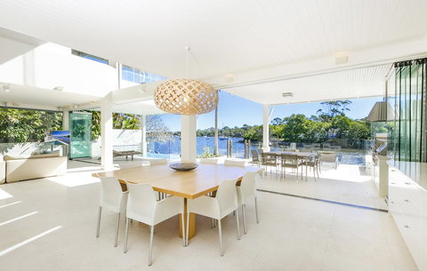 12 Noosa Parade - New Castle Holiday 0