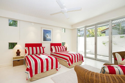 12 Noosa Parade - New Castle Holiday 3