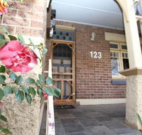 123 Hill St Heart of Orange Double Brick - New Castle Holiday