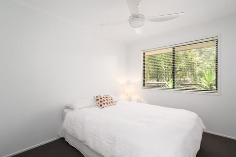 13 Orania Court, Rainbow Shores - Pool, Sleeps 8, Air Conditioning, Fire Pit - New Castle Holiday 0