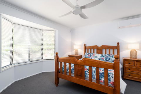 13 Orania Court, Rainbow Shores - Pool, Sleeps 8, Air Conditioning, Fire Pit - New Castle Holiday 2