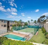 14 'THE DUNES' 38 MARINE DR - LARGE UNIT WITH POOL TENNIS COURT AND DIRECTLY ACROSS FROM FINGAL - New Castle Holiday