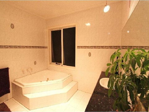 15 Charles Abbotsford Mansion - New Castle Holiday 2