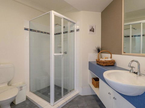 16 Pt Lookout Beach Resort - New Castle Holiday 3