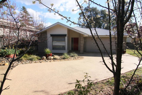 19 Georgian Court - New Castle Holiday 0