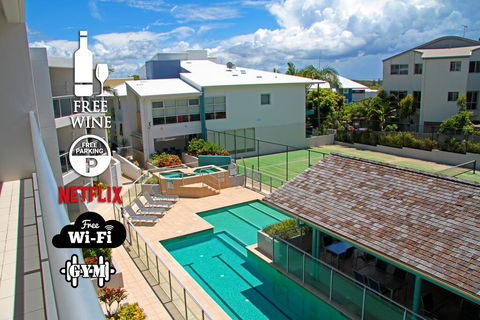1BR Coolum Beach , Roof Terrace, Spa, Tennis, Pool - New Castle Holiday 0