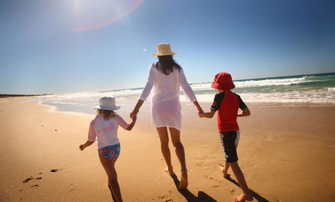 1BR Coolum Beach , Roof Terrace, Spa, Tennis, Pool - New Castle Holiday 2
