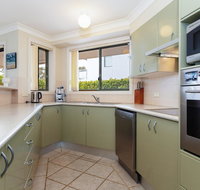 2 'Peninsula Waters' - three bedroom unit with spacious private courtyard  WIFI - New Castle Holiday