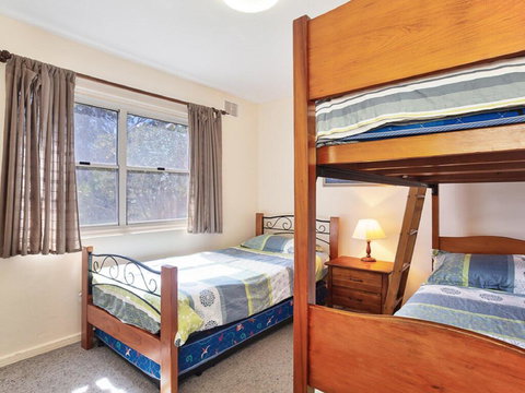 2 'Sunnie Belle' 3 Victoria Parade- Water Views Over Nelson Bay Foreshore - New Castle Holiday 3