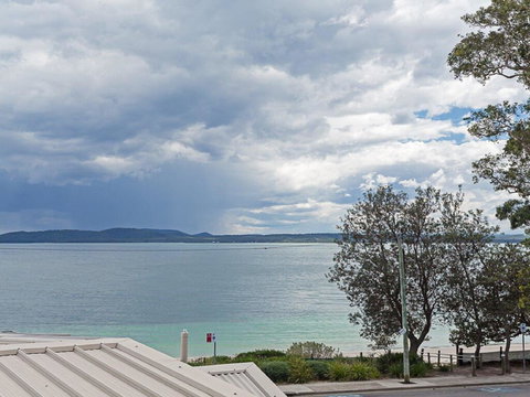 2 'Sunnie Belle' 3 Victoria Parade- Water Views Over Nelson Bay Foreshore - New Castle Holiday 0