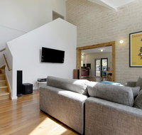 2 Marma Retreat with jacuzzi heated pool pet friendly Foxtel - New Castle Holiday