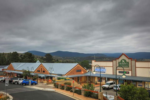 20 Lakeview Plaza - New Castle Holiday 1