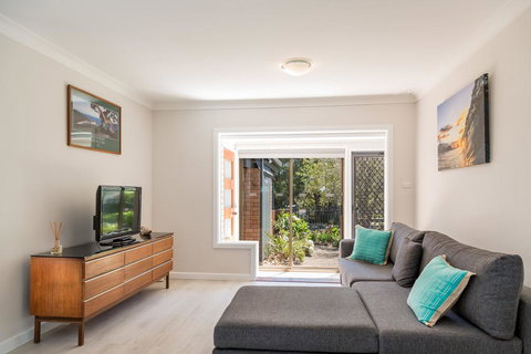 235 Mitchell Parade, Mollymook - New Castle Holiday 0